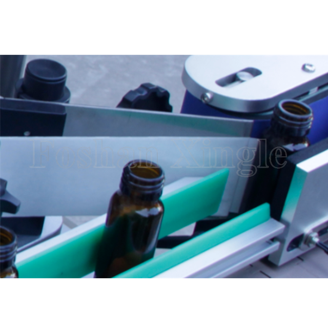 Small Bottle Automatic Horizontal Self-adhesive Labeling Machine